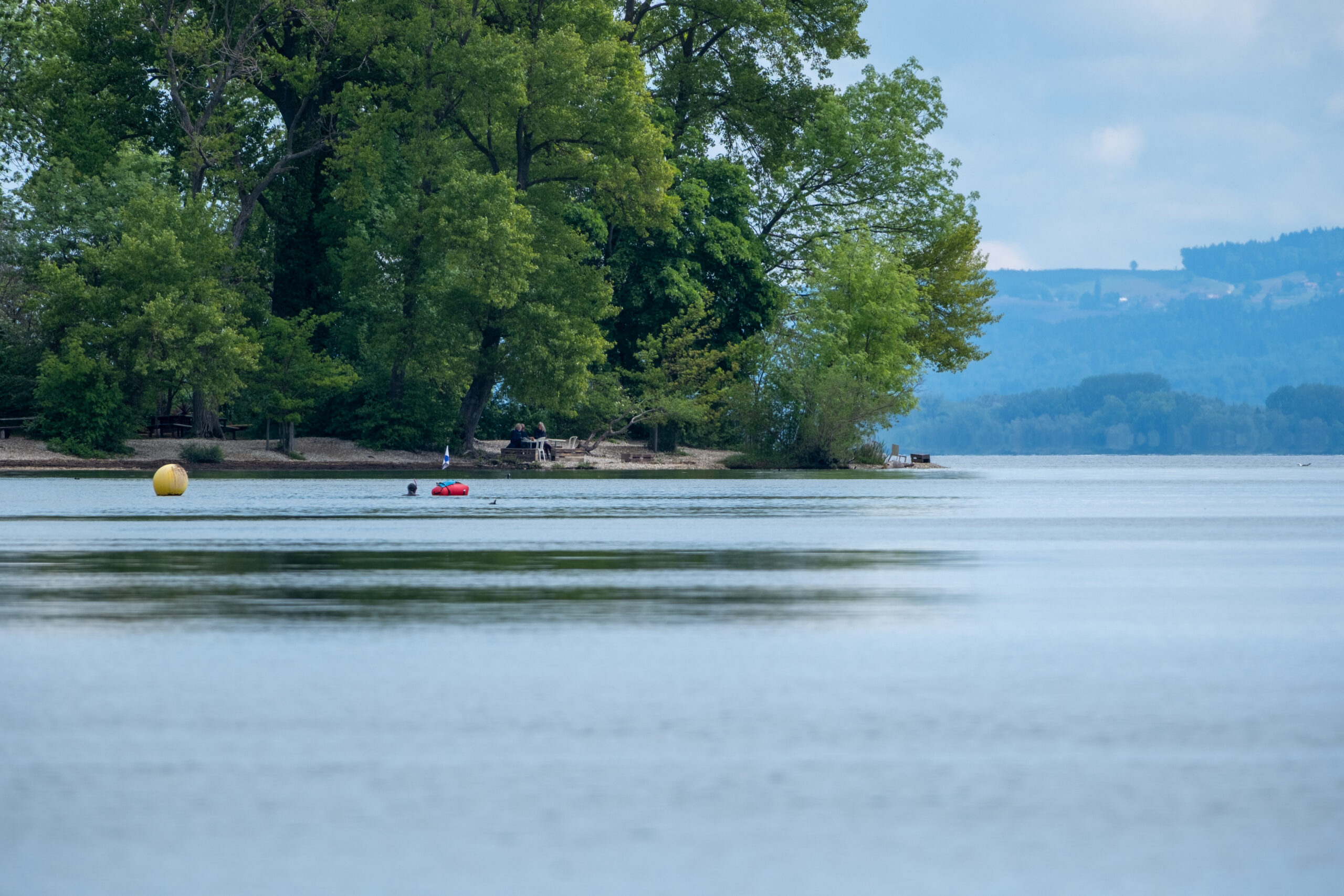 Vanessa faisant du seatrekking au lac de Neuchâtel
